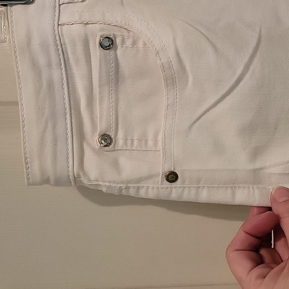 Jaclyn Smith Woman White Crop Jeans, Size 20W - Picture 2 of 11